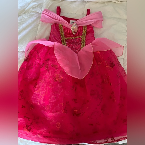 Disney Deluxe princess dresses Size 4T - Picture 2 of 6